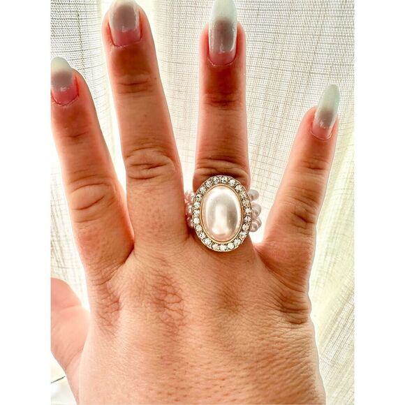 Classy Oval faux pearl ring - Picture 1 of 4
